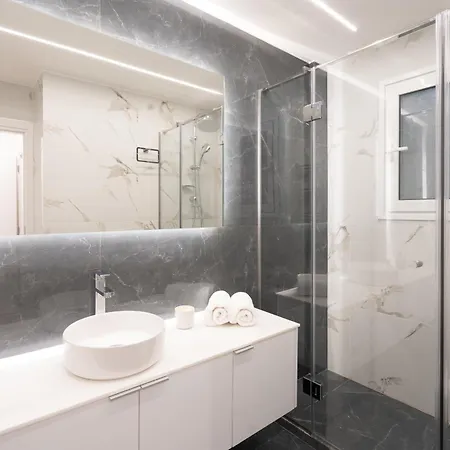 Exclusive And Deluxe In Apartment *